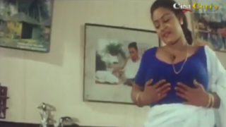 ஷகீலா ஆண்ட்டி ஆஜர் வித் காதலியர்