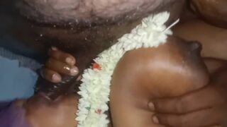 சவுத் இந்தியன் ஆண்ட்டி அளிக்கிறாள் எ ஜூடிசி நிறுவன…