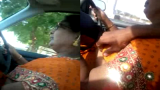 ஸ்டுடென்ட் சுயூஎஸ்ஸ் தி ஓல்ட் டீச்சர் ஆண்ட்டி’ஸ் முலை