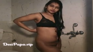 ஸ்வீத பக்கெட் பதின் வித் வெட் பிளாரி பிரேஸ்ட்ஸ்