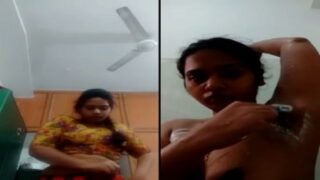 தமிழ் பெண் ஹேரி புண்டை ஷாவ்ட் இன் தி குளியலறை
