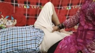 தமிழ்நாடு’ஸ் மனைவி எரெக்ட் தி சுன்னி பய தி பாத அண்ட்…