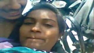 டப்பிங் சூடான நிப்பிலே லெமோன்ஸ் இந் வெளி ட்ரிப்